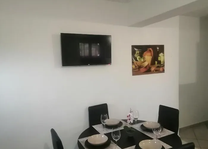 White House * Monemvasía